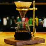 ⁦هولدر v60 جولد مع قاعدة خشبية⁩ - الصورة ⁦5⁩
